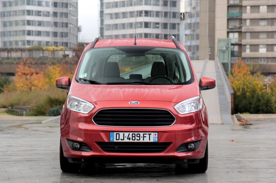  Ford Tourneo Courier (Race Red) 2014 года  (фото 21 из 27)